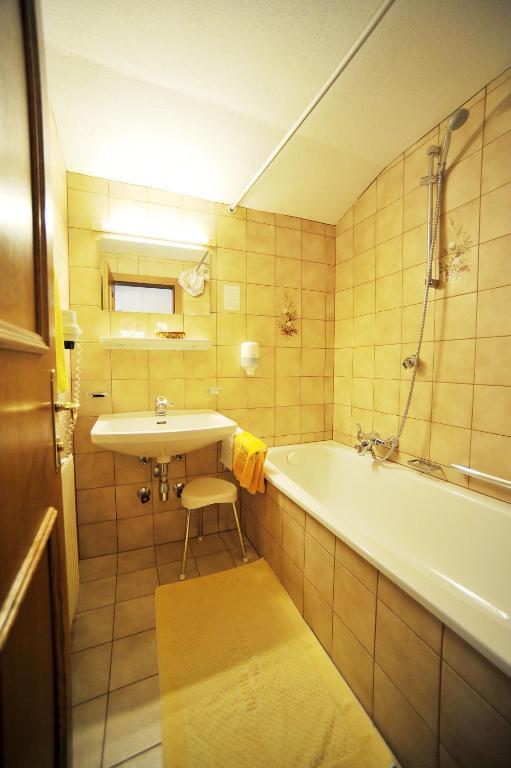 Thermal-Badhotel Kirchler Тукс Стая снимка