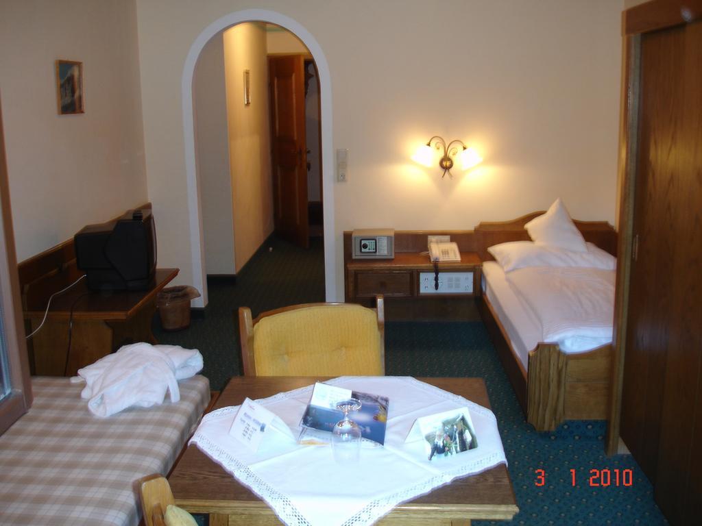 Thermal-Badhotel Kirchler Тукс Стая снимка