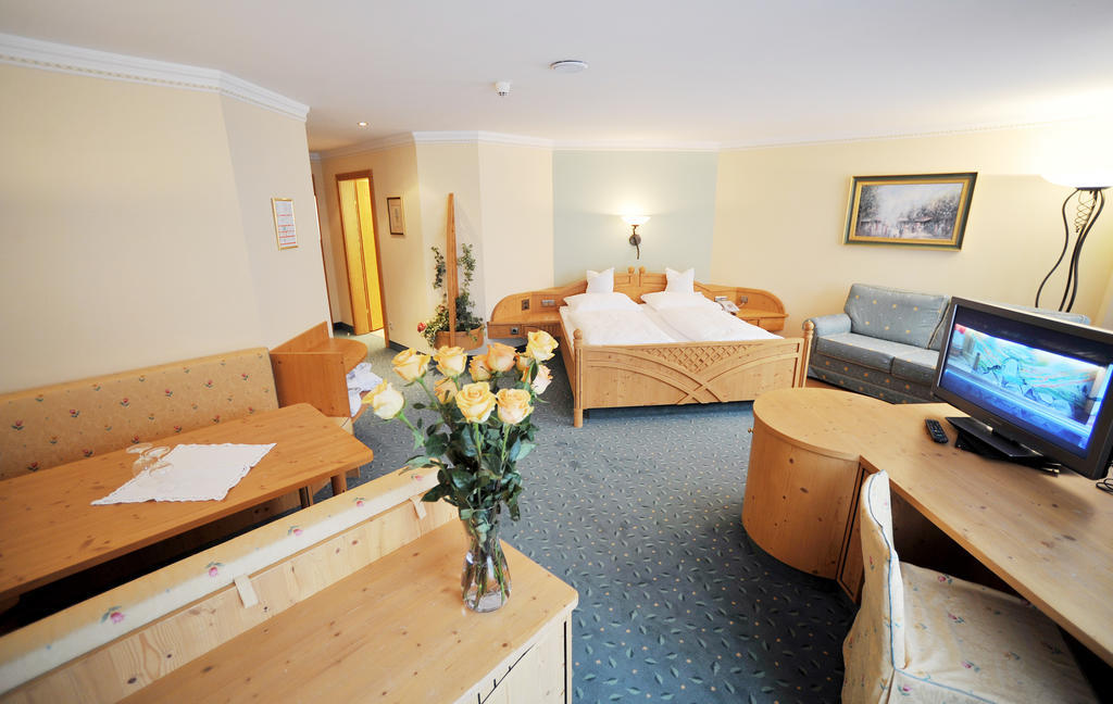 Thermal-Badhotel Kirchler Тукс Стая снимка