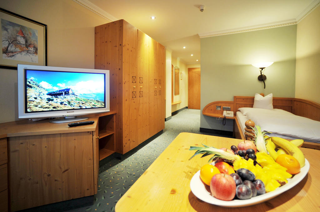 Thermal-Badhotel Kirchler Тукс Стая снимка