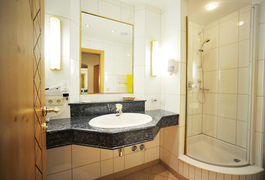 Thermal-Badhotel Kirchler Тукс Стая снимка